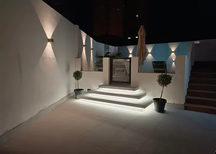 In Center New Salt Water Pool * פואנגירולה